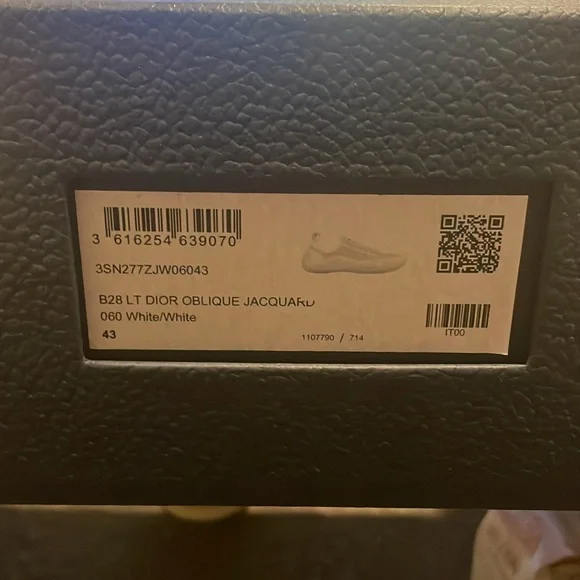 Dior B28 LT Oblique Jacquard white sneaker sz 43. Shoes are brand new/deadstock - Picture 8 of 8